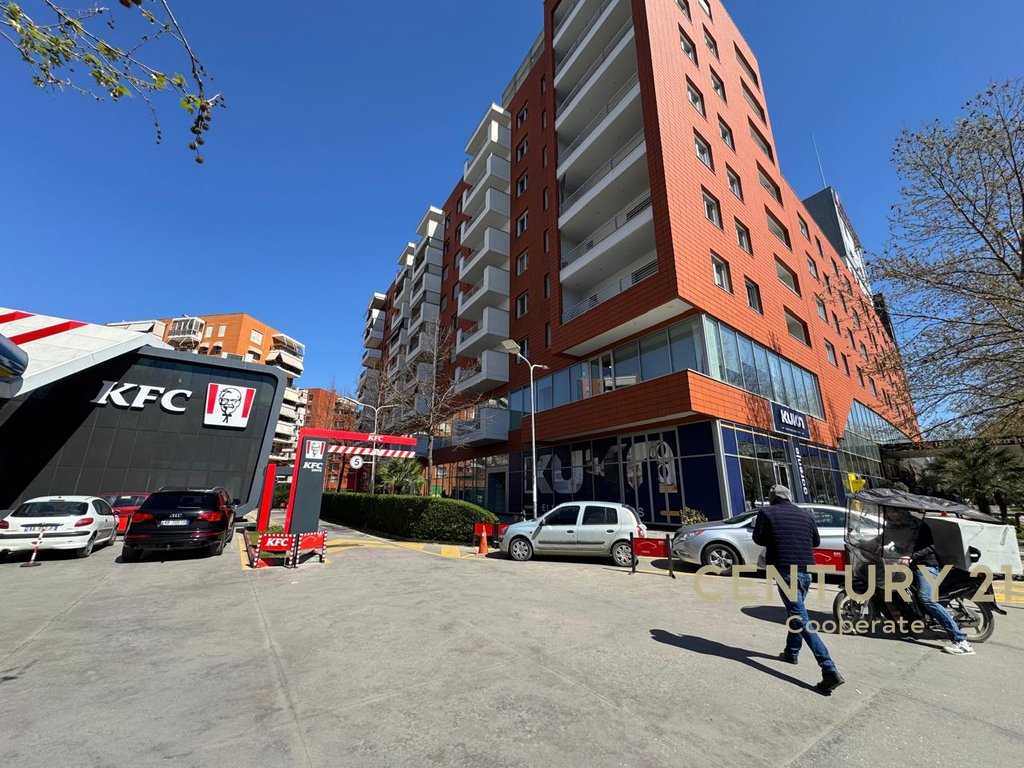 JAPIM ME QIRA AMBIENT PER ZYRA  PRANE HOTEL HILTON.