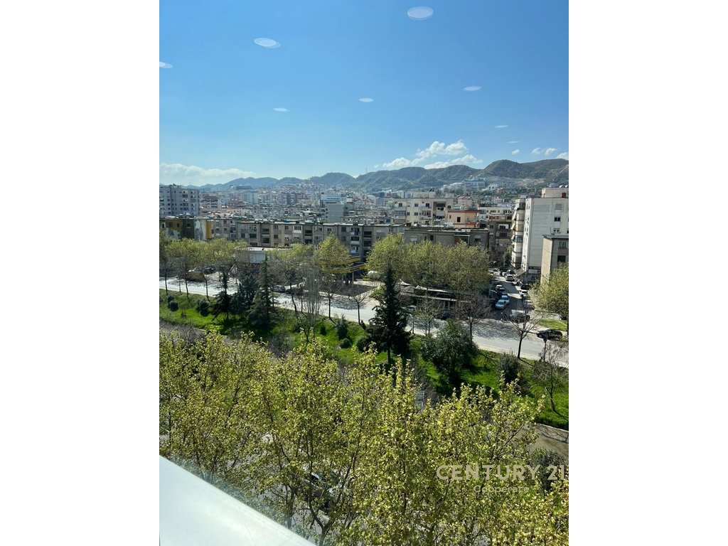 JAPIM ME QIRA AMBIENT PER ZYRA  PRANE HOTEL HILTON.