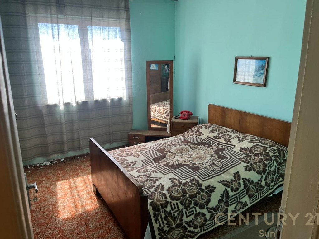 SHITET APARTAMENT 3+1 PRANE ISH PROFARMES