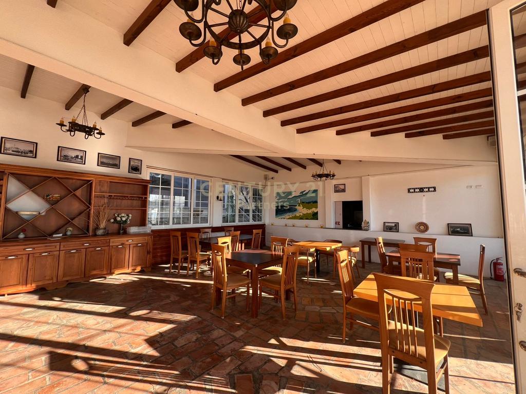 JEPET ME QIRA RESTORANT VIJË E PARË ME DETIN – SHKËMBI I KAVAJËS