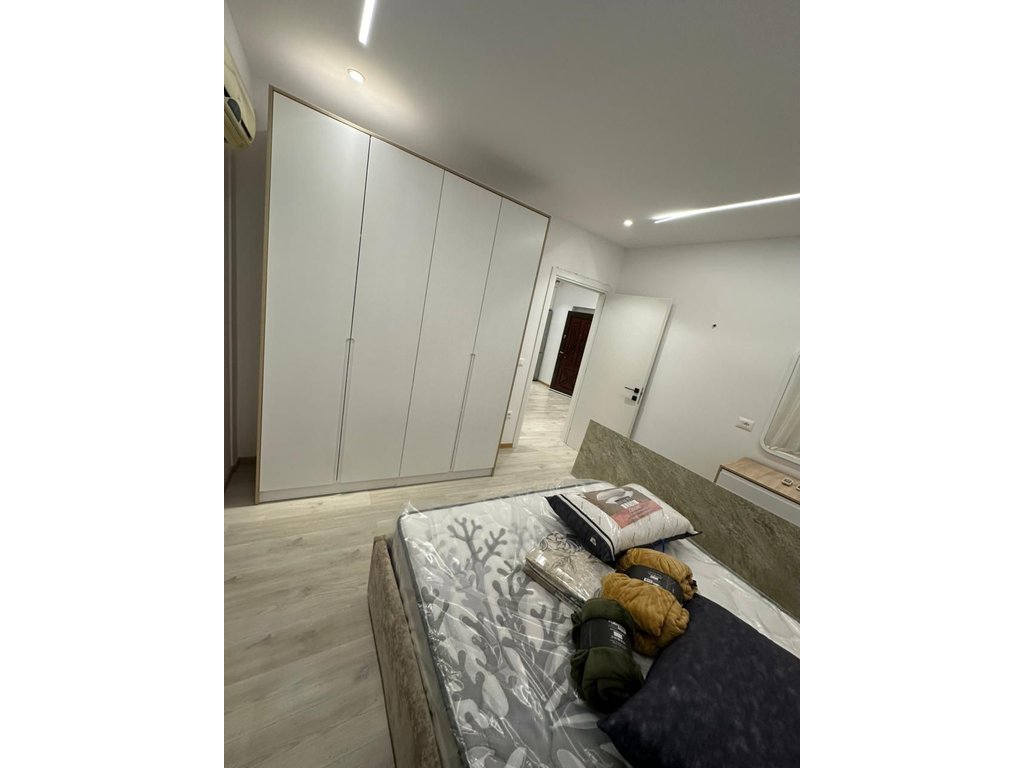Apartament 1+1 Me Qira në Bulevardi Zogu i Parë, perball ringut mbrapa
Tirana bank Tiranë - 700€ | 55 m²