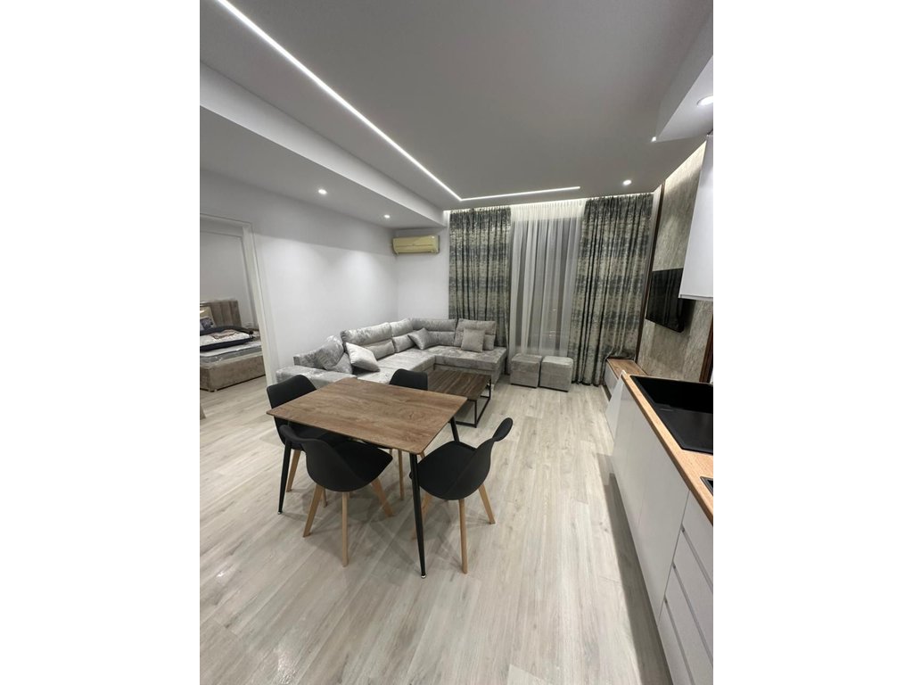 Apartament 1+1 Me Qira në Bulevardi Zogu i Parë, perball ringut mbrapa
Tirana bank Tiranë - 700€ | 55 m²