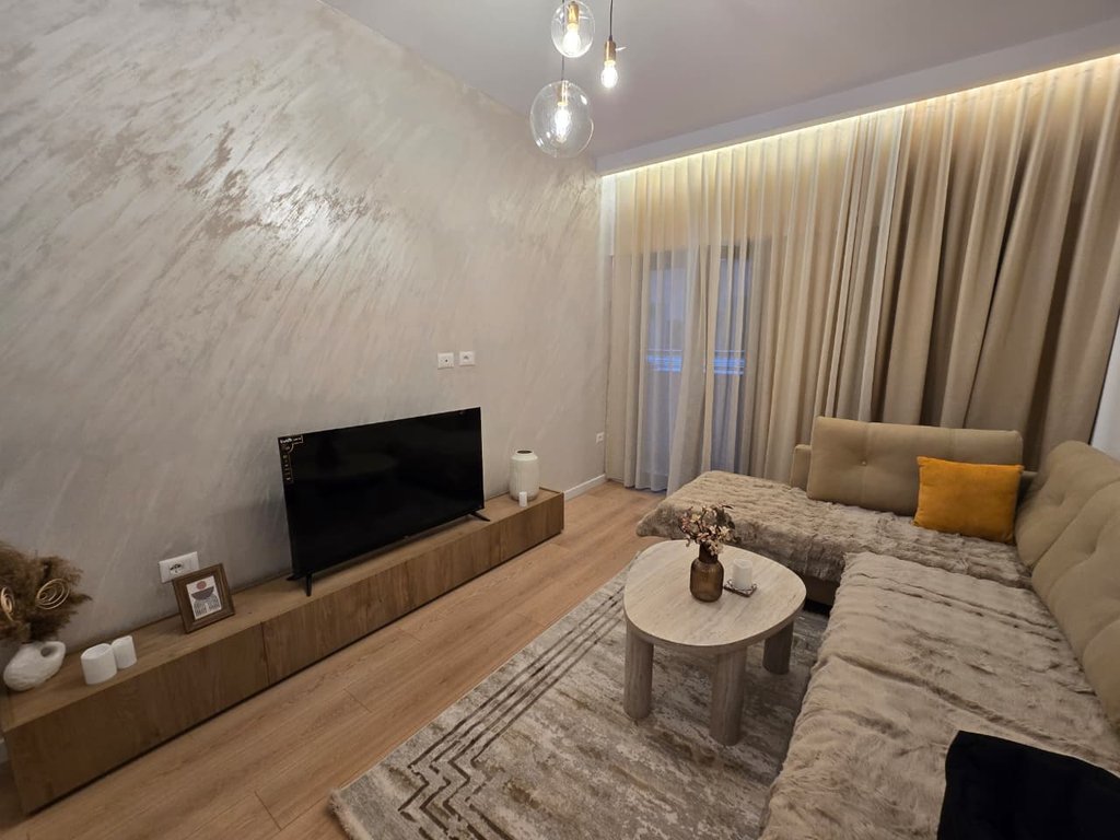 APARTAMENT MODERN PER QERA TEK  GALERIA (ISH KINEMA 17-NENTORI)