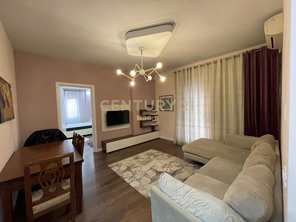JEPET PËR QIRA, APARTAMENT 1+1, TEK LIQENI I THATË!