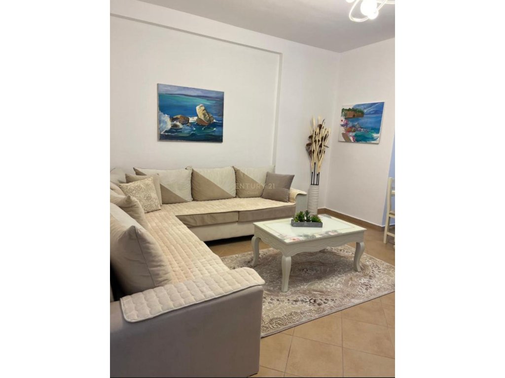 Apartament me qira 2+1+2 – Rruga e Çipajve, Vlorë