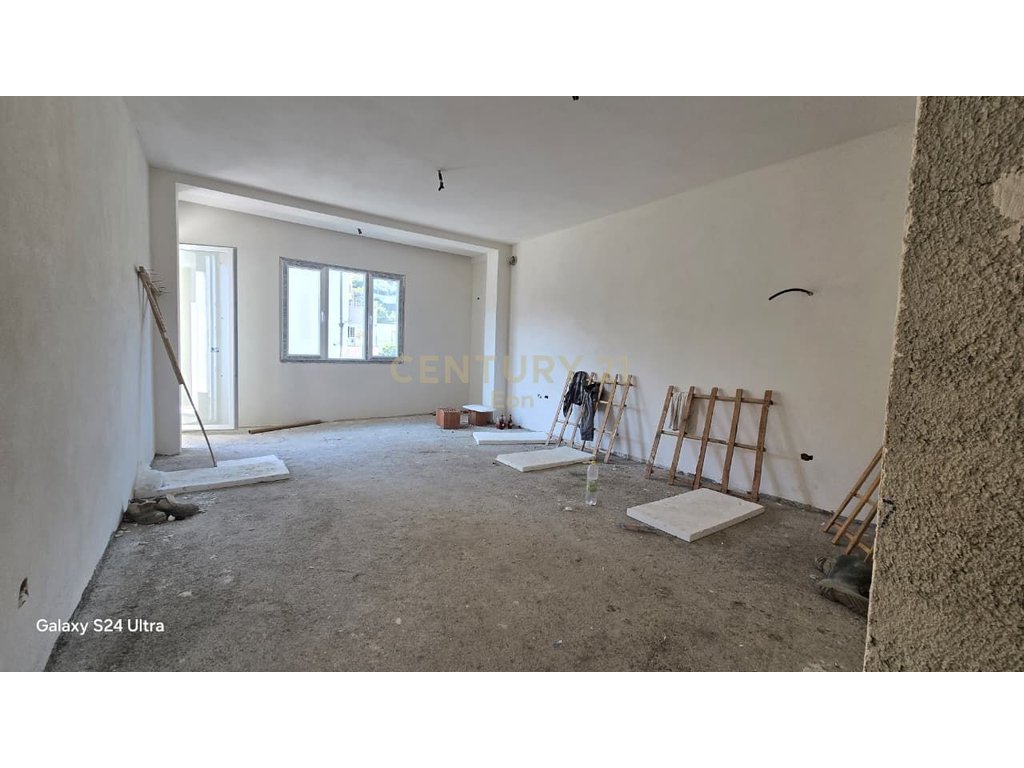 Apartament 1+1 në Shitje në Durrës me Post Parkimi dhe Depo !