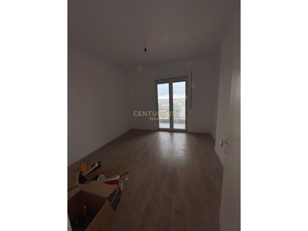 Shitet, Apartament 2+1+2, Kamez