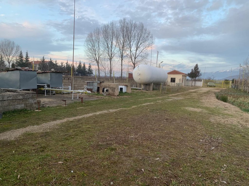 TRUALL ME SIPËRFAQE 1617 M² NË ZAGORÇAN, POGRADEC – MUNDËSI IDEALE INVESTIMI PËR BIZNES GAZI !!!