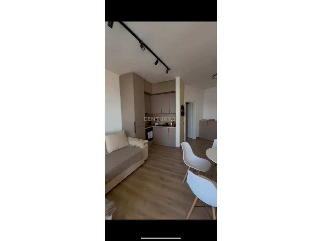 Apartament 1+1 me pamje ballore deti ,në shitje në Golem, Durrës.