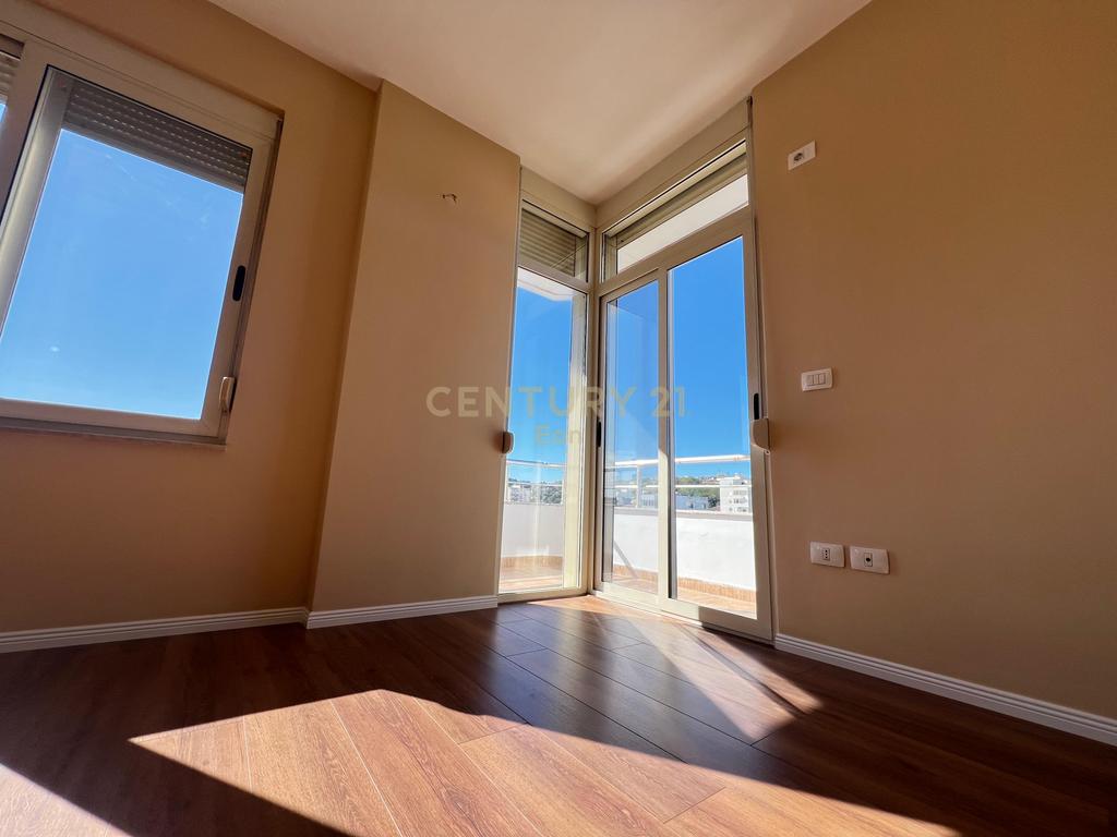 Shitet Apartament 2+1+3, Prane Drejtorise se Policise, Durres !
