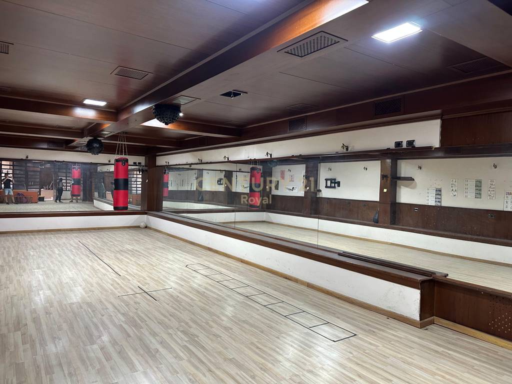 JEPET ME QIRA AMBIENT KOMERCIAL PRANE SHKOLLES BAJRAM CURRI