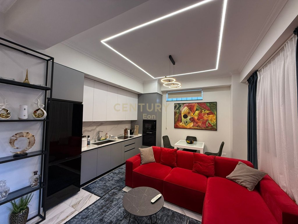 SHITET APARTAMENT 1+1 , E MOBILUAR NE DETAJE PRANE MUZEUMIT DURRES !