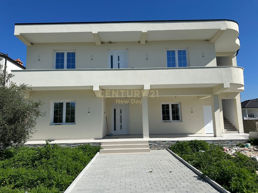 Shitet  Truall +Ndertese ne Fshatin Qerret te Kavajes.