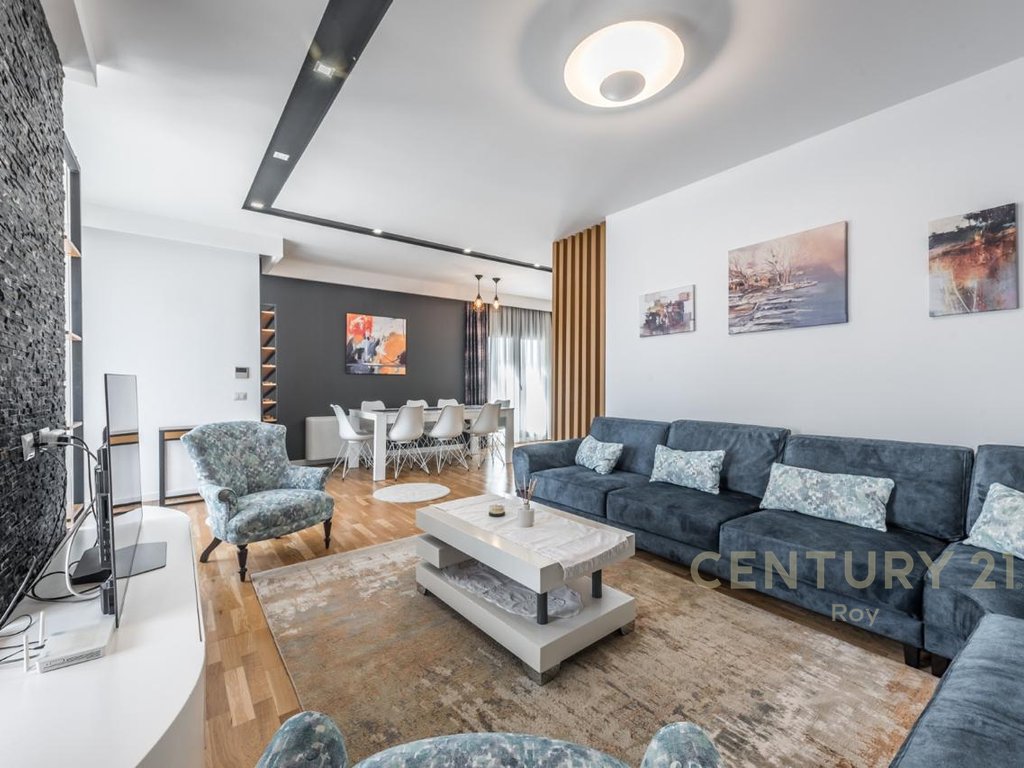 SHITET PENTHOUSE PRAKTIK PËR JETESË KOMODE!