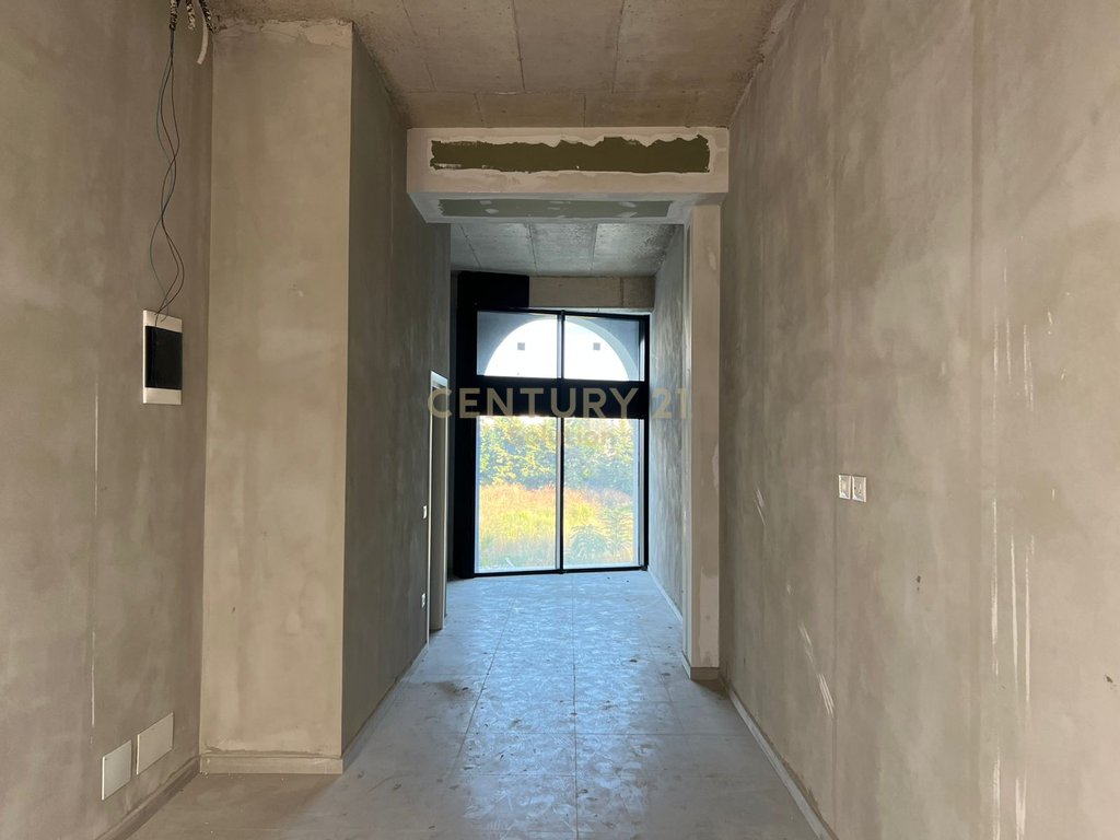NJESI KOMERCIALE PER QIRA TEK RIVER RESIDENCE!