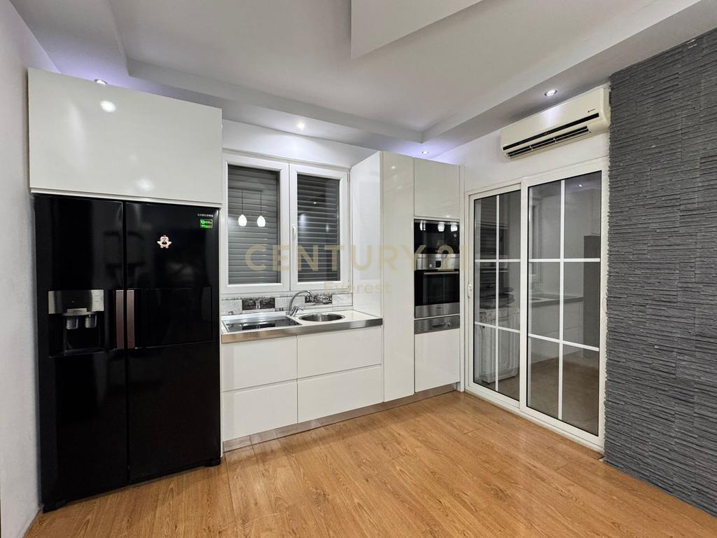 BLV. I RI, APARTAMENT 2+1 PER QIRA