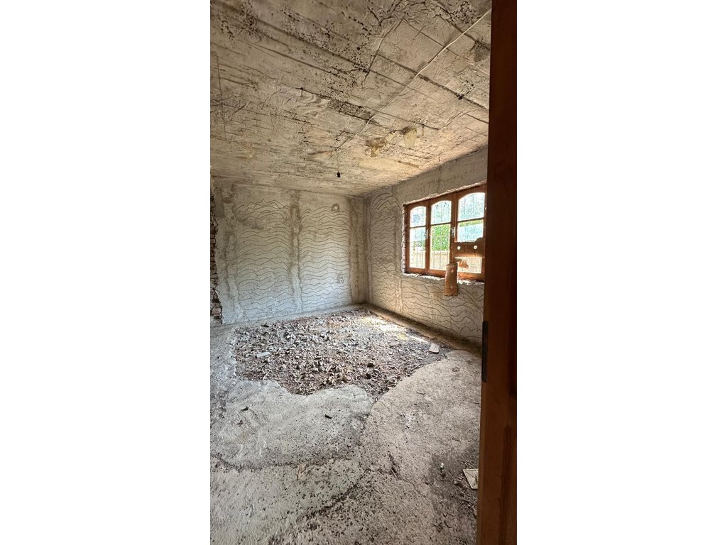 LIN – VILË ME PAMJE PANORAMIKE NGA LIQENI, MUNDËSI IDEALE INVESTIMI !!!!