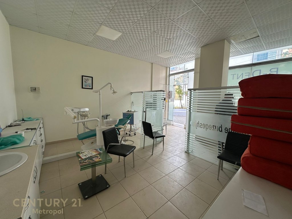 Ambient Komercial  Me Qira në Astir, Tiranë