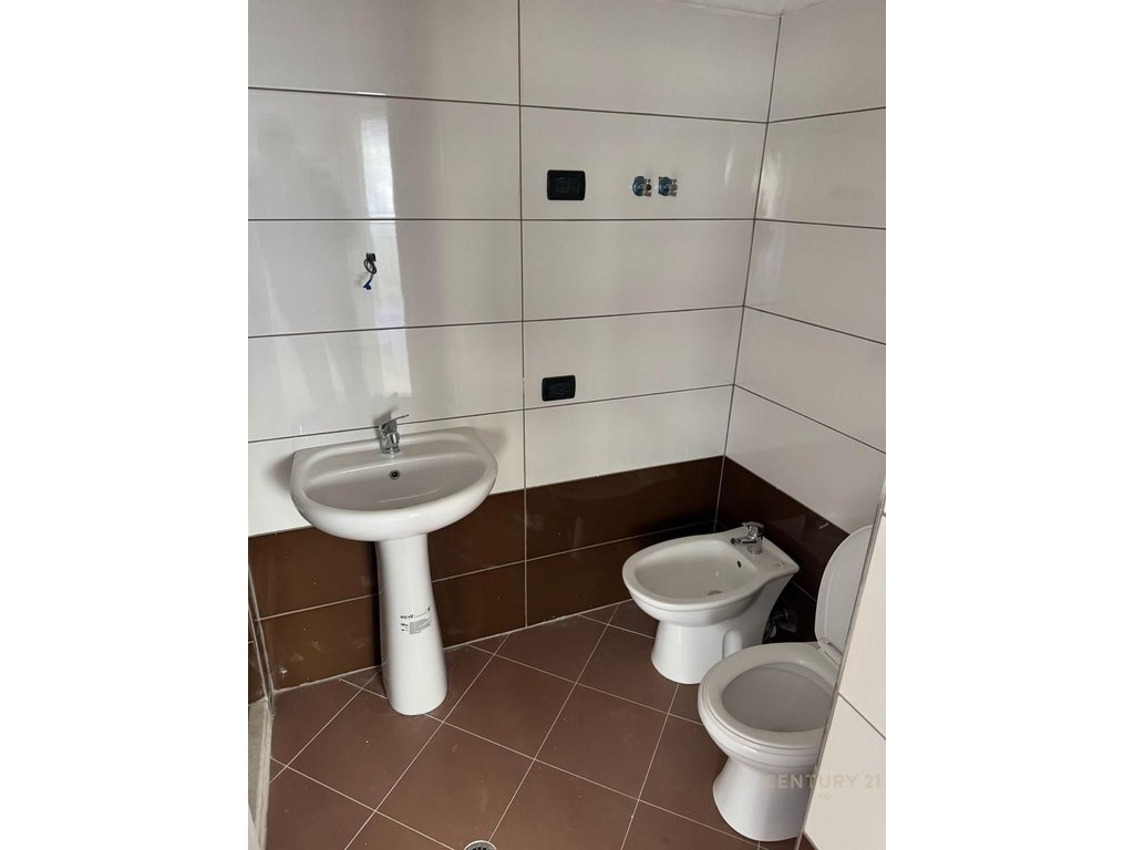 Shitet apartament 2+1+2, ne Shengjin