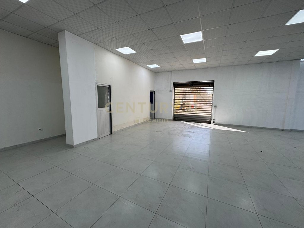 Ambient Komercial Me Qira në ish-kenete Durres !!