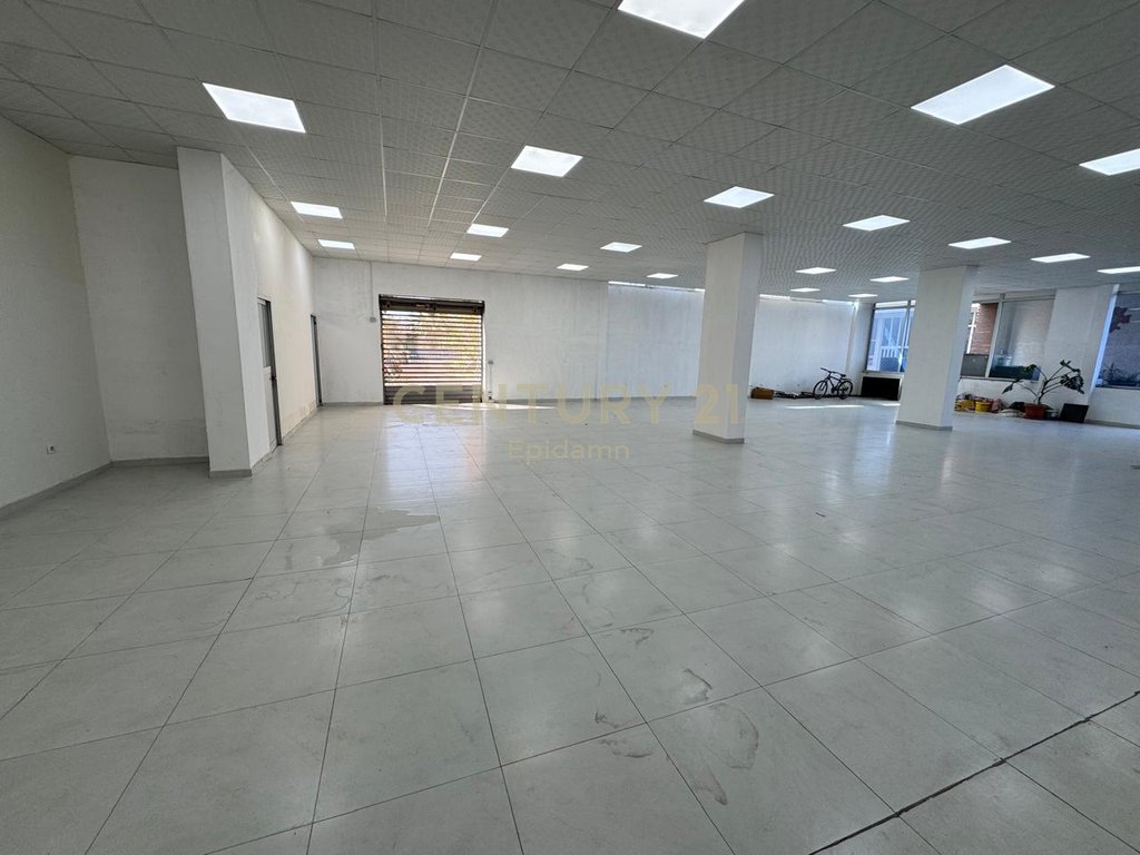 Ambient Komercial Me Qira në ish-kenete Durres !!