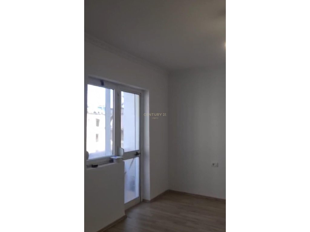 APARTAMENT 2+1 PER SHITJE ,TIRANA E RE