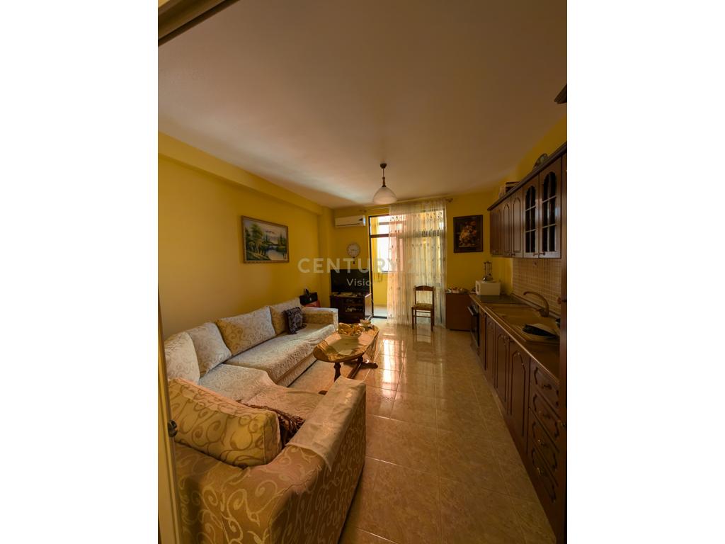 Apartament 2+2 sallone + 2 tualete për shitje në qendër Shkodër - 116 m²