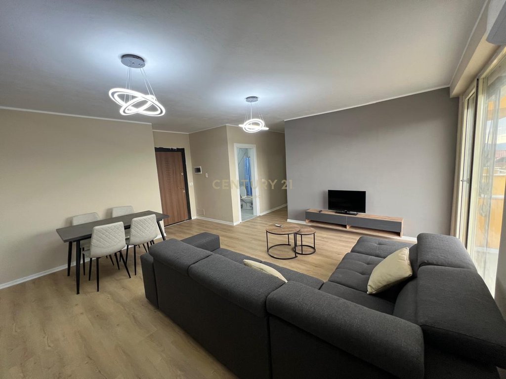Apartament per Qira 2+1+2+ post parkimi tek pallatet e Tom Doshit Shkoze