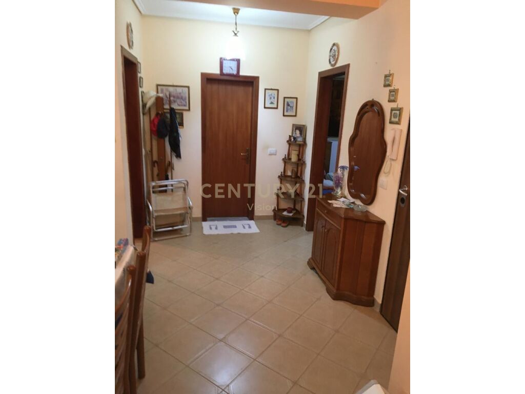 Apartament Për Shitje në Qender Sarandë  | 100m²