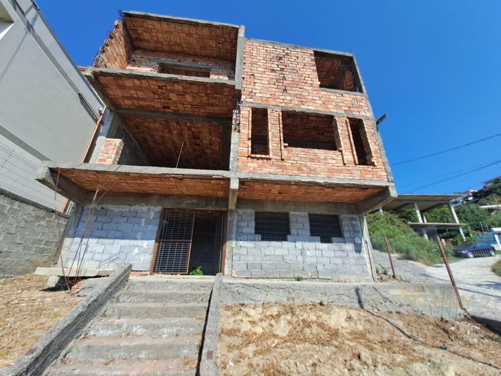 Ndërtesë 4 kateshe Për Shitje në Lagjen 10, Durrës - 335,000€ | 274 m²