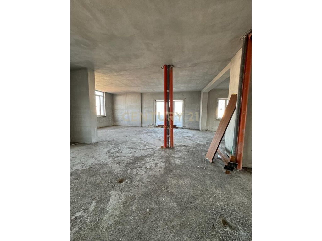 RRUGA E ELBASANIT, SHESIM APARTAMENT OPEN SPACE ME VERANDE