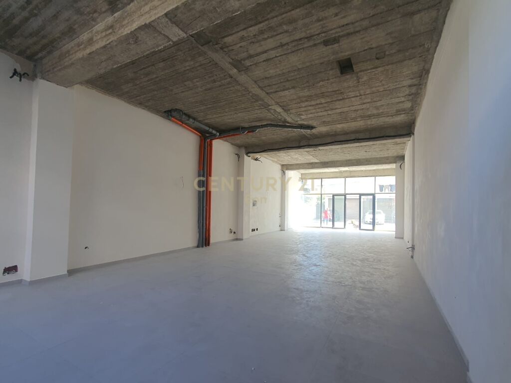 Pronë Komerciale Për Qira në Plazh, Durrës | 136 m²