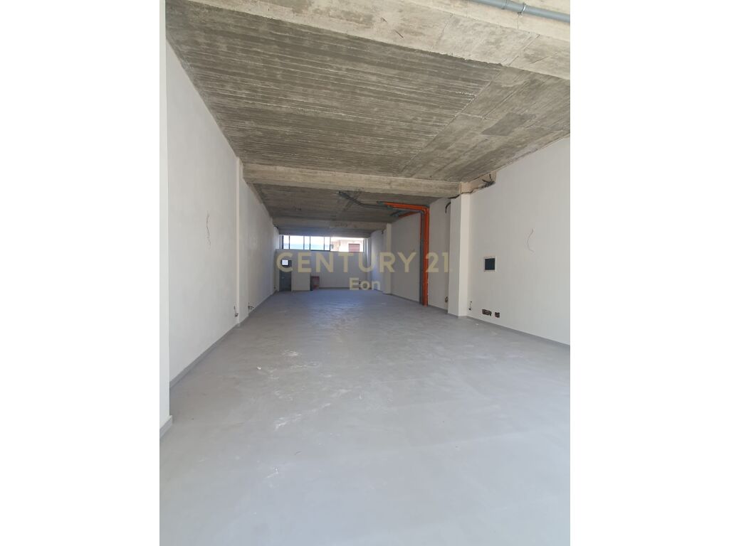 Pronë Komerciale Për Qira në Plazh, Durrës | 136 m²