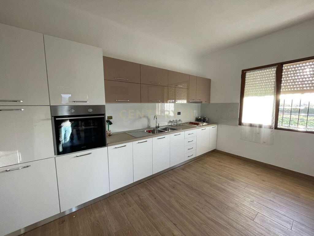 Shitet Vila + 2000 m2 Toke ne Malesi te Madhe!!