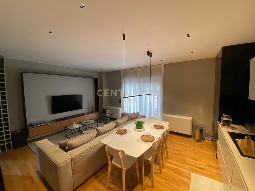 Apartament+ 2 Parkime te Liqeni i Thate.