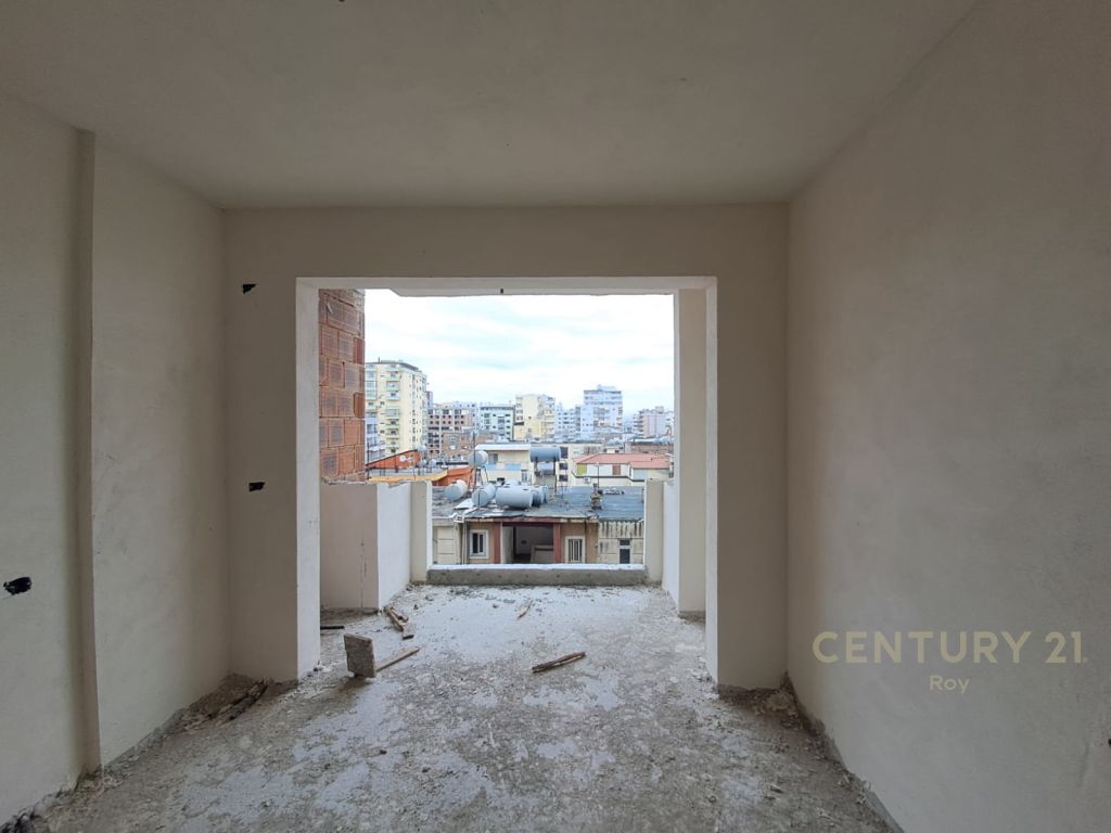 SHITET APARTAMENT 2+1+2 NE QENDER TE DURRESIT !