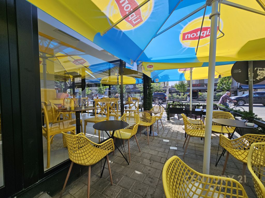 Dyqan per shitje tek Komuna e Parisit !