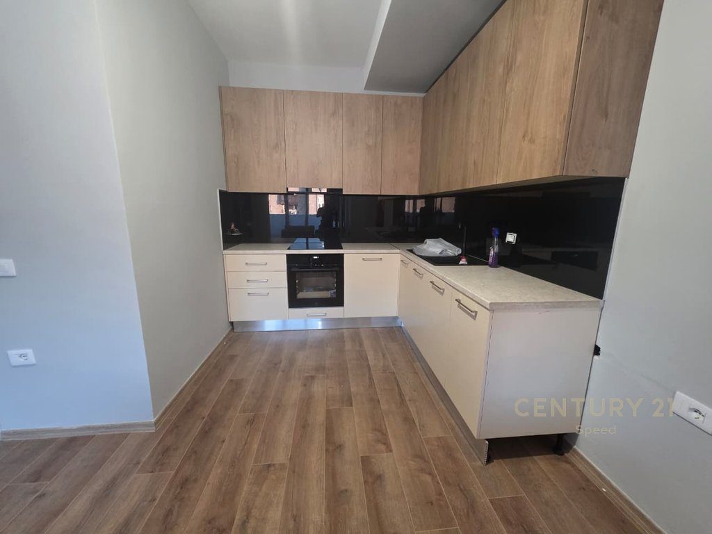 APARTAMENT 2+1 ME QIRA – SHKOLLA E BASHKUAR
