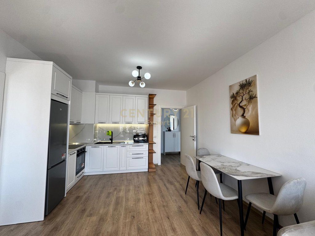 JAPIM ME QERA APARTAMENT 2+1 TE PABANUAR ME PARE TEK UNIVERS CITY!