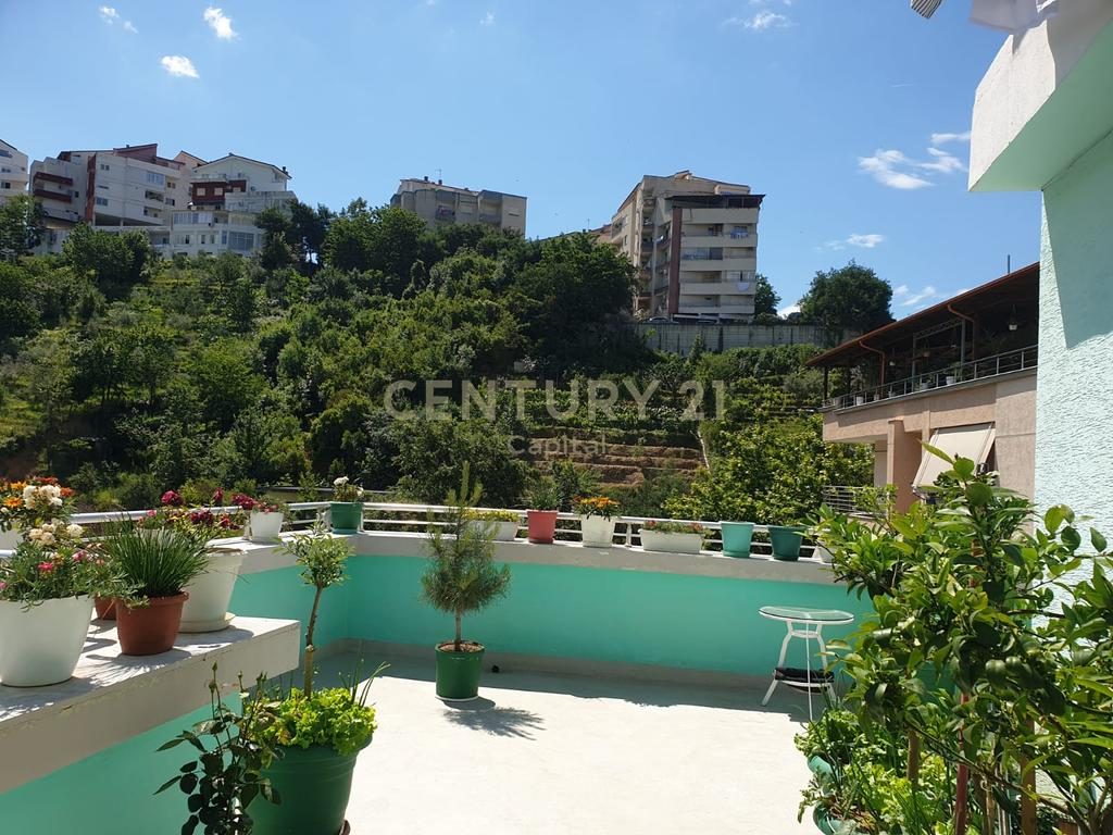 Shesim Apartament 2+1+2 + Verande – tek shkolla 9-vjecare Qesarak në Fresk