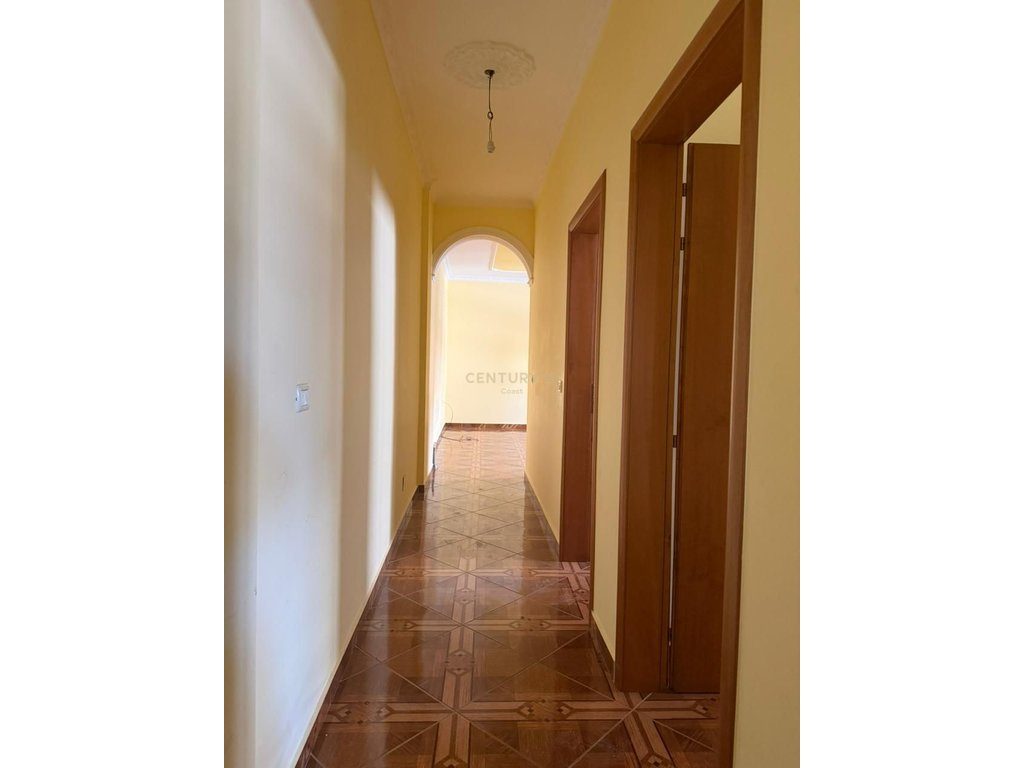 JEPET ME QIRA APARTAMENT 2+1+2 NE RRUGEN GJERGJ KASTRIOTI NE TRANSBALLKANIKE!