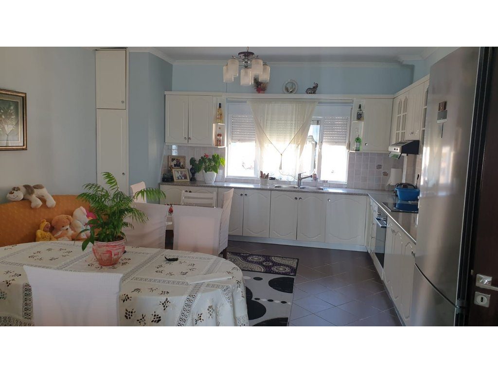 SARANDE, SHESIM PENTHOUSE 3+1+2 ME PAMJE NGA DETI
