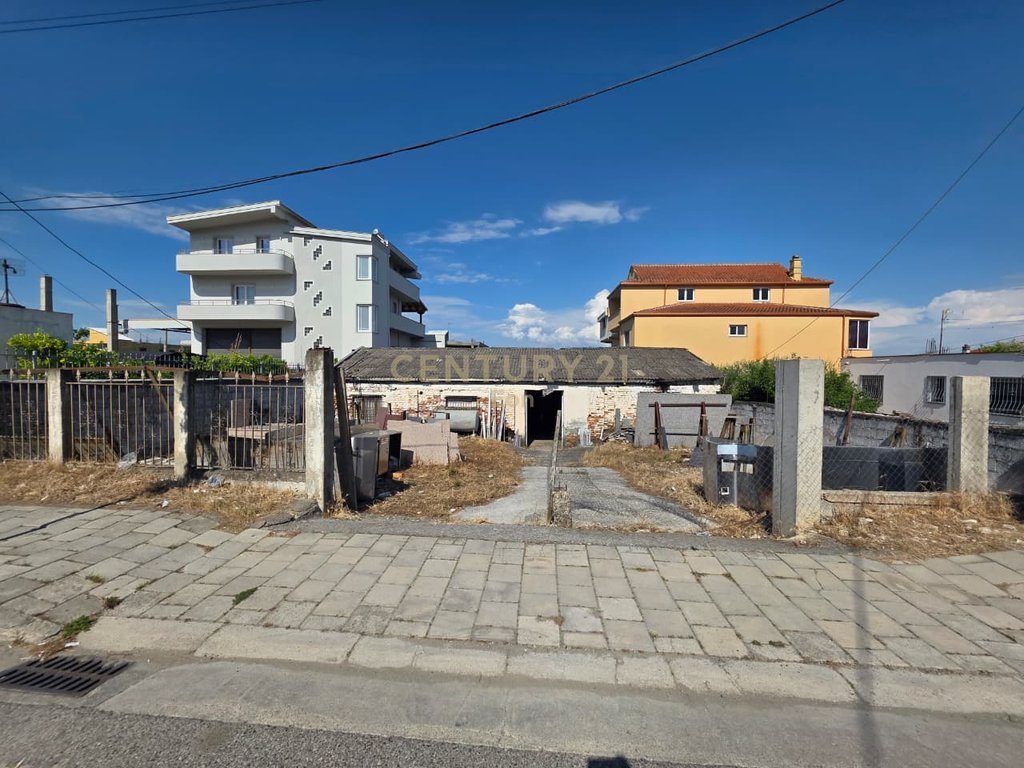 SHESIM TOKE TRUALL+ 2 NDERTESA NE SPITALLE,  DURRES BUZE RRUGES KRYESORE!