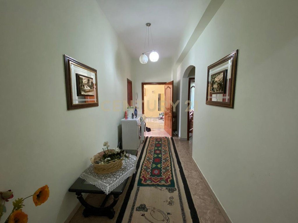 🏡 Shitet Vilë 3-Katëshe në Zonën e Oxhakut!