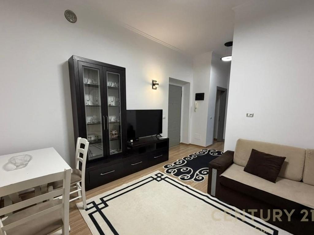 Apartament 2+1 me qira tek Rruga e Durresit!