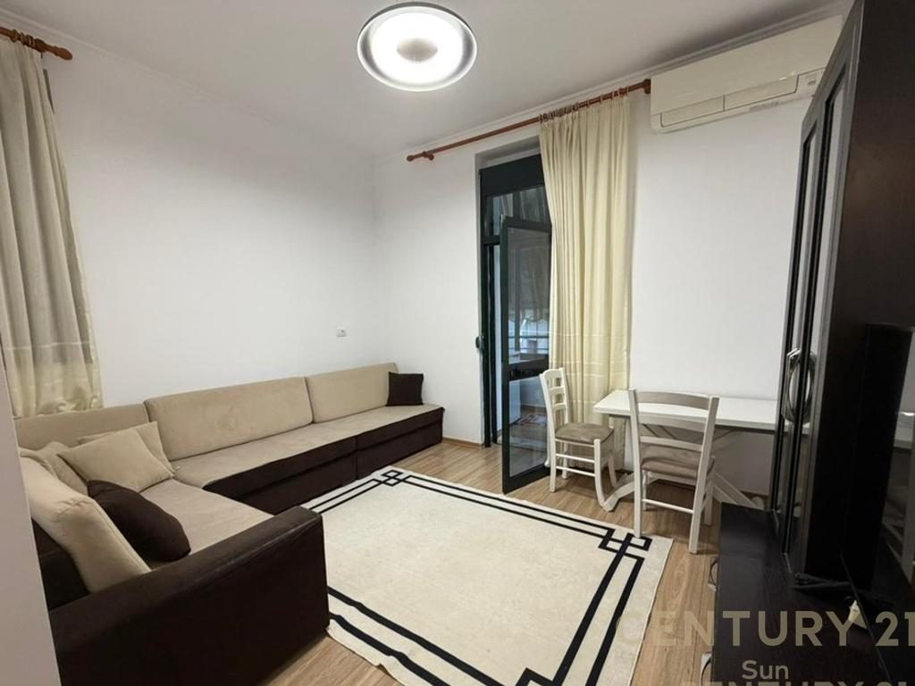 Apartament 2+1 me qira tek Rruga e Durresit!