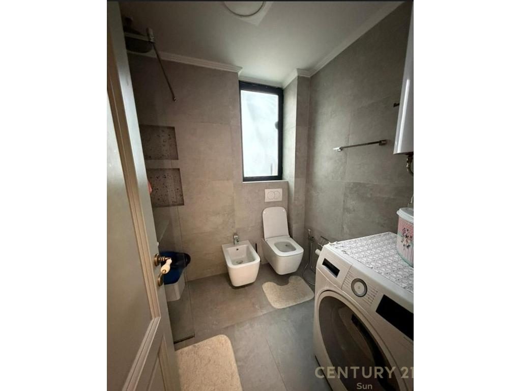 Apartament 2+1 me qira tek Rruga e Durresit!