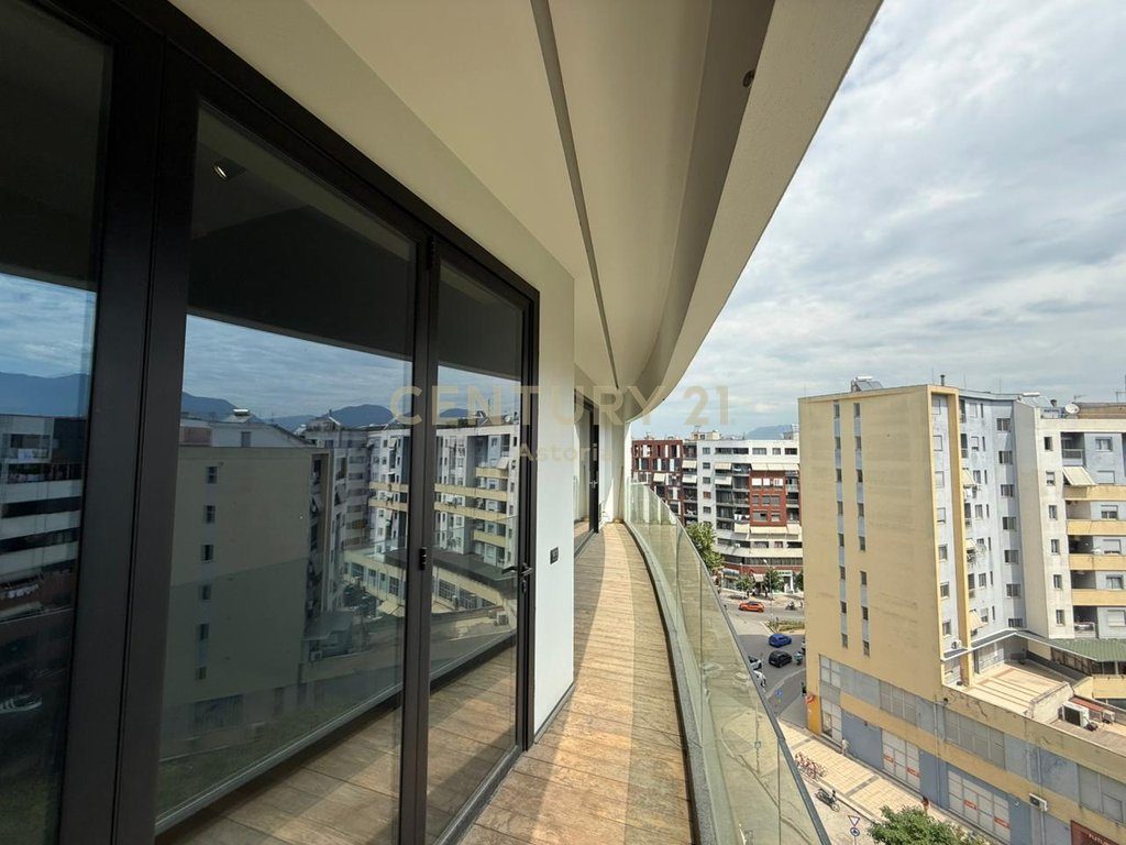 Penthouse Modern 200m² me Qira në Astir – Super Hapësirë, Stil Luksoz & Privatësi Maksimale