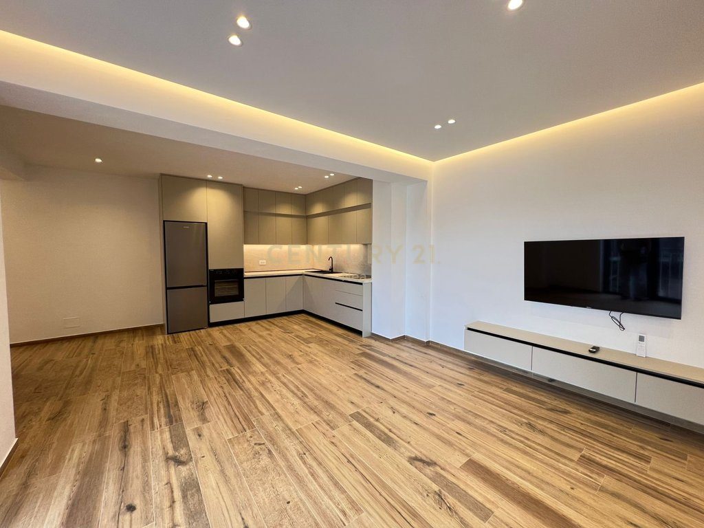 Apartament 2+1+2 me post parkimi per qira te Kodra e Diellit 2!
