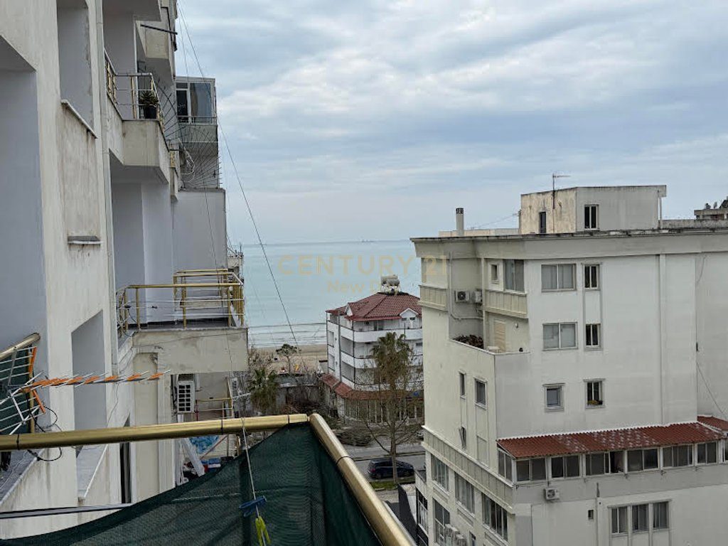 2+1+verande per shitje te Rrota e Kuqe
